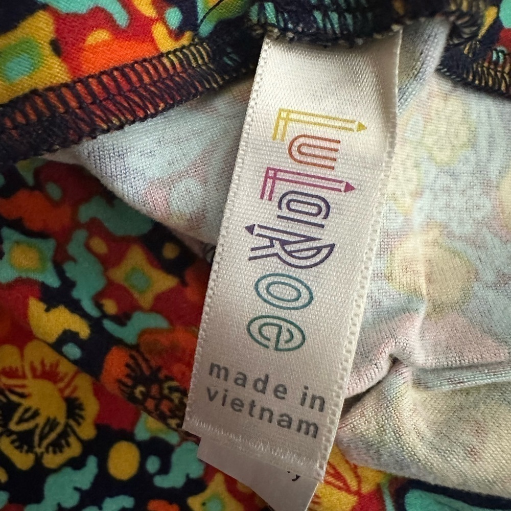 LulaRoe Tall & Curvy Leggings - Picture 3 of 4